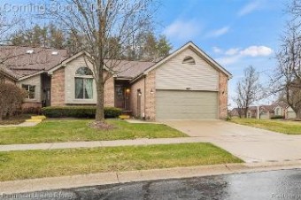 303 Pineknoll Court Brighton, MI 48116