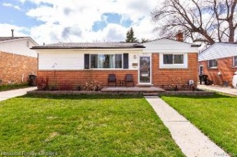 22520 Raymond Street Saint Clair Shores, MI 48082