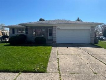 19506 Lloyd Street Clinton Township, MI 48038