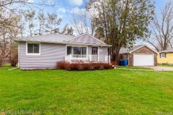 1061 Hira Street Waterford, MI 48328