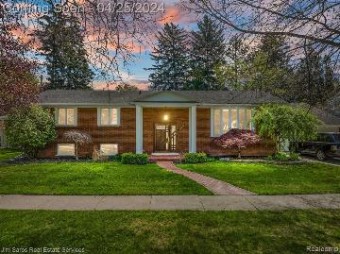 21838 Van K Drive Grosse Pointe Woods, MI 48236