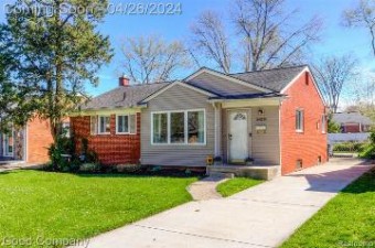 24220 Ithaca Street Oak Park, MI 48237