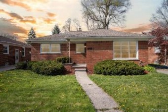 26426 W Chicago Redford, MI 48239