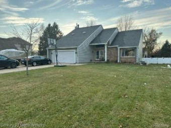 2425 Lost Creek Drive Flushing, MI 48433