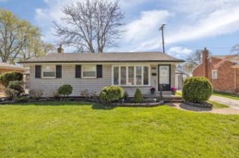 21604 Lakeshire Street Saint Clair Shores, MI 48081