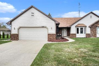 6112 Oak Creek Court Court Swartz Creek, MI 48473