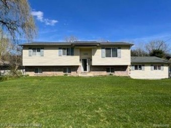 1585 Merkle Street Ortonville, MI 48462