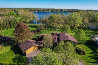 5325 Elmgate Bay Drive Orchard Lake, MI 48324