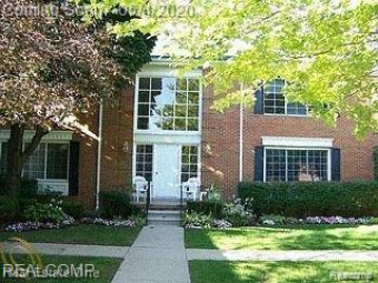 746 E Fox Hills Drive Bloomfield Hills, MI 48304