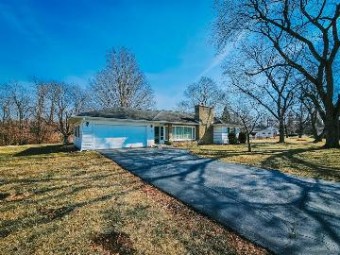 2 Crescent Court Hillsdale, MI 49242