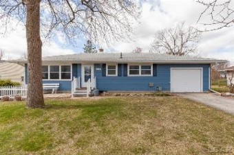 2738 Elmwood Adrian, MI 49221