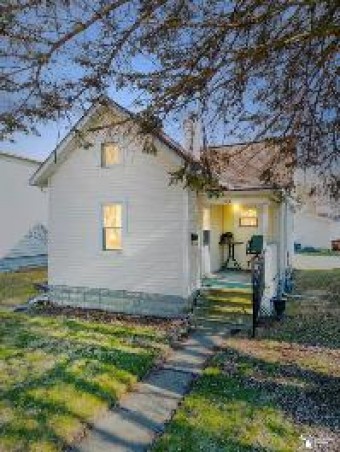 452 Sackett Monroe, MI 48162