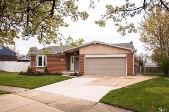 26419 Angela Woodhaven, MI 48183