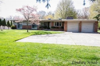 2151 Blueberry Drive Nw Grand Rapids, MI 49504