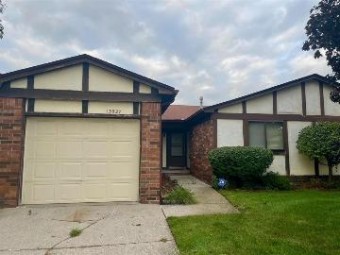 13527 Angela Macomb, MI 48088