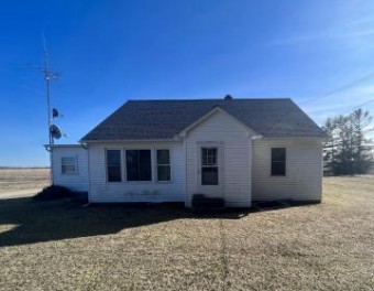 1066 E Pinconning Pinconning, MI 48650