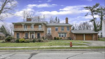 35 Tonnancour Grosse Pointe Farms, MI 48236