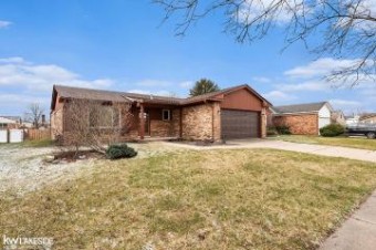 15394 Frederick Clinton Township, MI 48038