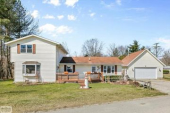 6519 Lorraine Burtchville, MI 48059