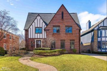 925 Harcourt Grosse Pointe Park, MI 48230