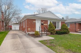 1831 Prestwick Grosse Pointe Woods, MI 48236