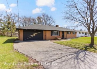 3325 Elmers Saginaw, MI 48601