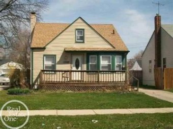 19645 Kingsville Harper Woods, MI 48225