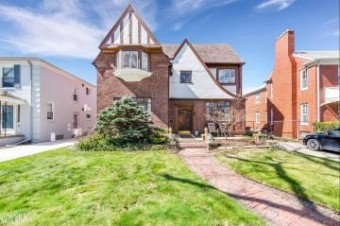 945 Harcourt Grosse Pointe Park, MI 48230