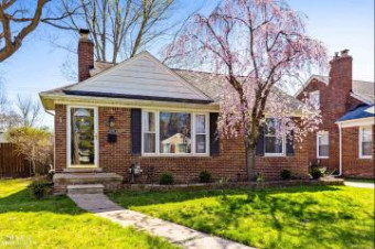 2279 Stanhope Grosse Pointe Woods, MI 48236