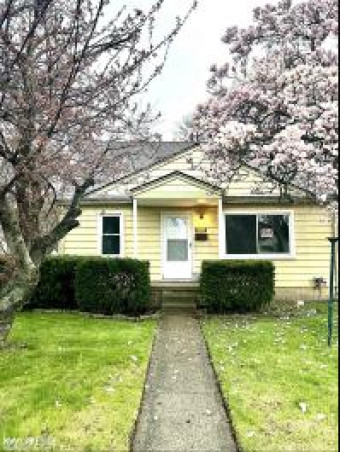 21801 Revere Saint Clair Shores, MI 48080