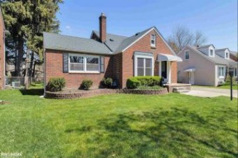 2174 Hawthorne Grosse Pointe Woods, MI 48236