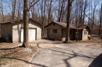 4745 Oakwood Lake Ann, MI 49650