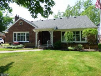 1208 Elford Grosse Pointe Woods, MI 48236