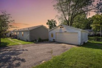 31889 N Court Dowagiac, MI 49047