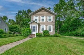 14 Walnut Street Hillsdale, MI 49242