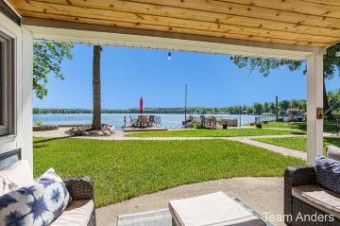 5805 Lake Shore Drive Newaygo, MI 49337