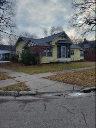 1183 Pine Street Muskegon, MI 49442