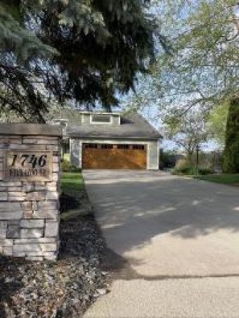 1746 Waukazoo Drive Holland, MI 49424