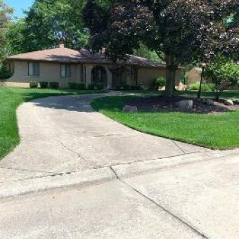 26017 Lancashire Lane Grosse Ile, MI 48138