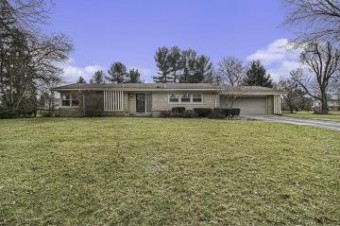 3279 Surrey Drive Saline, MI 48176