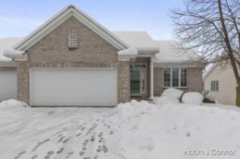 2034 Palmerton Court Ne Grand Rapids, MI 49505