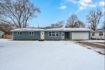 215 Cherrywood Drive Plainwell, MI 49080