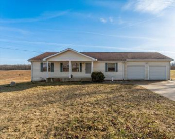 27997 Coulter Street Edwardsburg, MI 49112