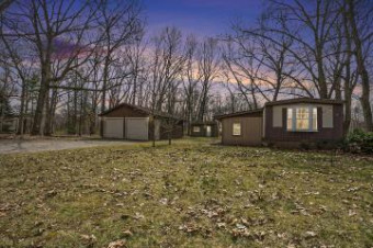 24923 Sandy Beach Drive Edwardsburg, MI 49112