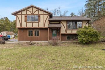 4914 Pine Island Drive Ne Comstock Park, MI 49321