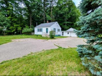 1029 N Jebavy Drive Ludington, MI 49431