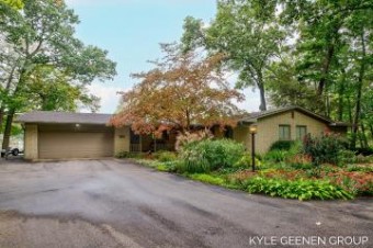 822 Pine Bay Avenue Holland, MI 49424