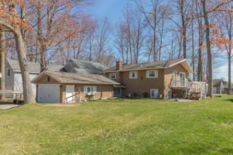 7519 Hilltop Ridge Road Canadian Lakes, MI 49346