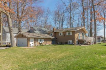 7519 Hilltop Ridge Road Canadian Lakes, MI 49346