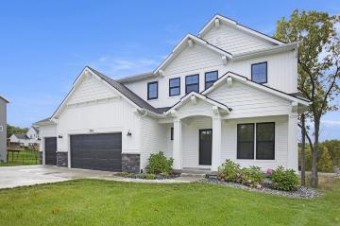 8042 Honeysuckle Hill Court Grand Rapids, MI 49512